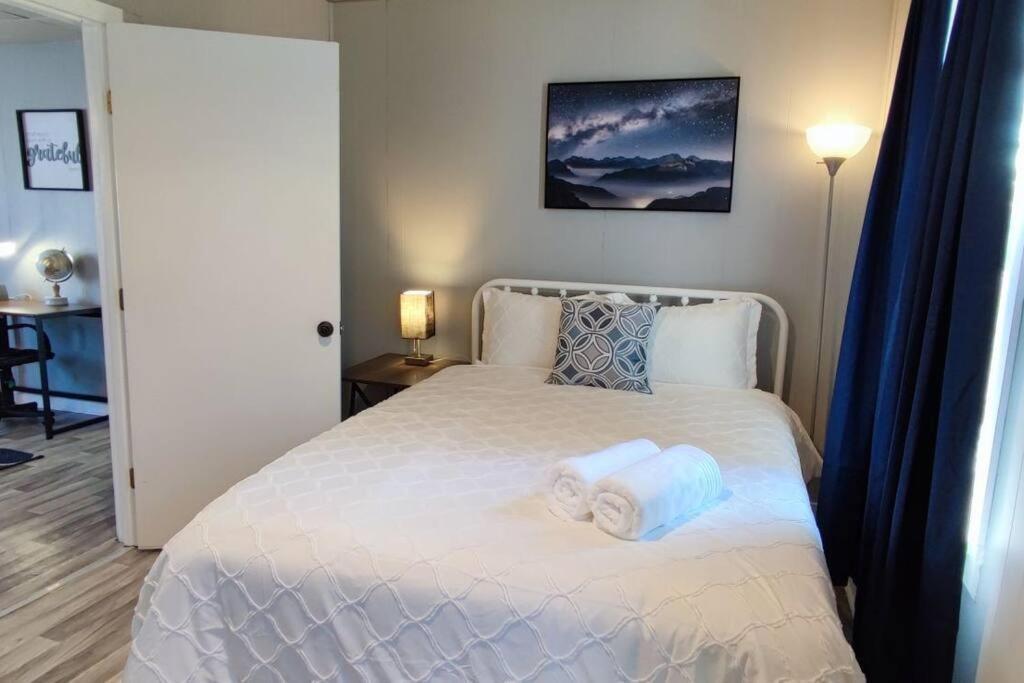 Perfect Combo Of Charm & Comfort- 2Bedroom Home 诺布尔斯维尔 外观 照片